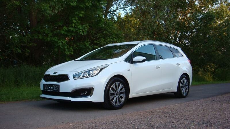 Weiß Gebraucht 2017 Kia Ceed Sportswagon Spirit Kombi | 8.690 € (Superpreis) - Bild 1/4