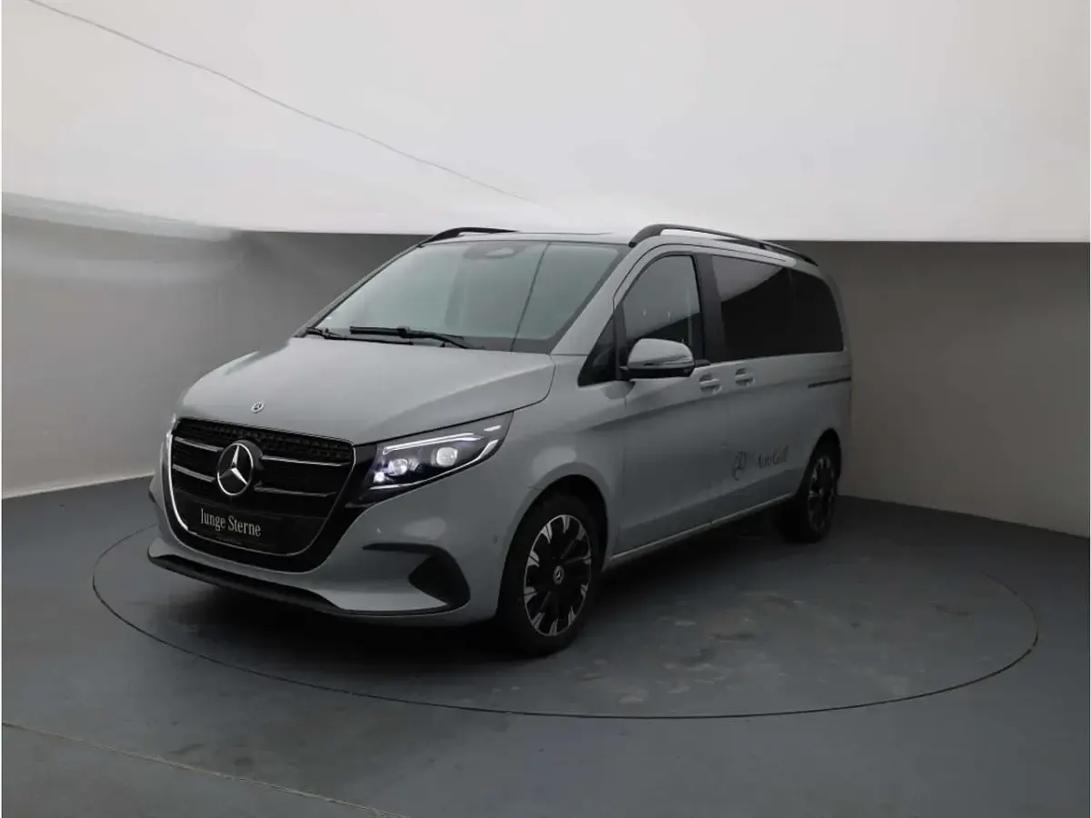 Gebraucht Mercedes V220 Style 163 PS (119 kW) 2026 Alpingrau Van / Kleinbus