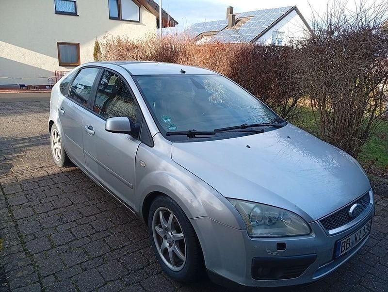 Silber Gebraucht 2005 Ford Focus Limousine | 700 € (Superpreis) - Bild 1/4