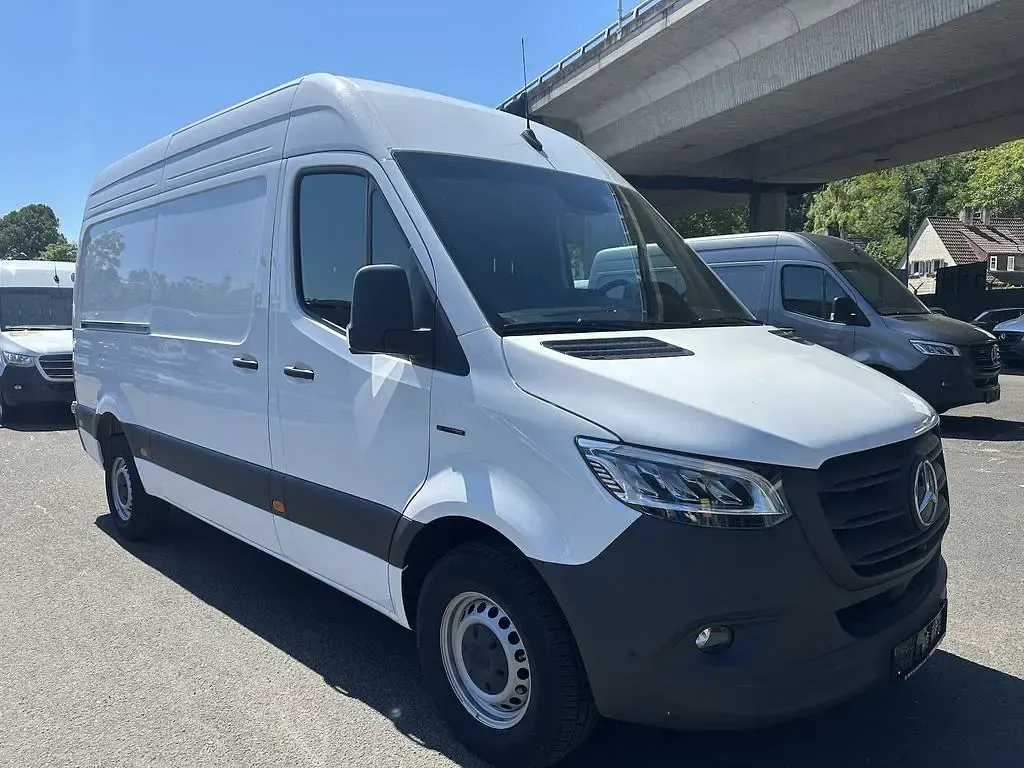 Gebraucht Mercedes Sprinter 80 kW (109 PS) 2024 Weiß Van