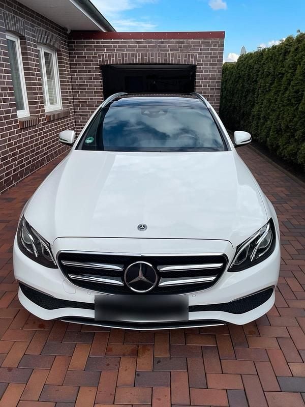 Gebraucht Mercedes E220 194 PS (142 kW) 2019 Weiß Kombi