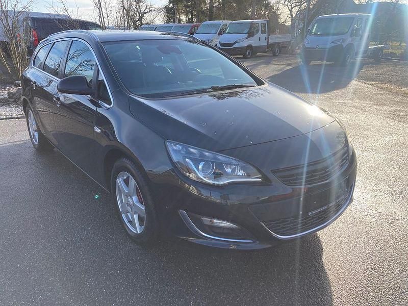 Second-hand Opel Astra Sport 140 CP (102 kW) 2013 Negru Break