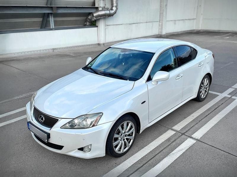 Weiß Gebraucht 2005 Lexus IS250 Luxury Line Limousine | 9.900 € (Teuer) - Bild 1/4