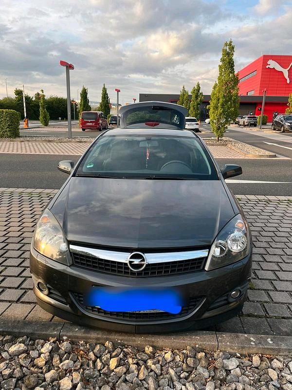 Grau Gebraucht 2009 Opel Astra Coupé | 1.800 € - Bild 1/4