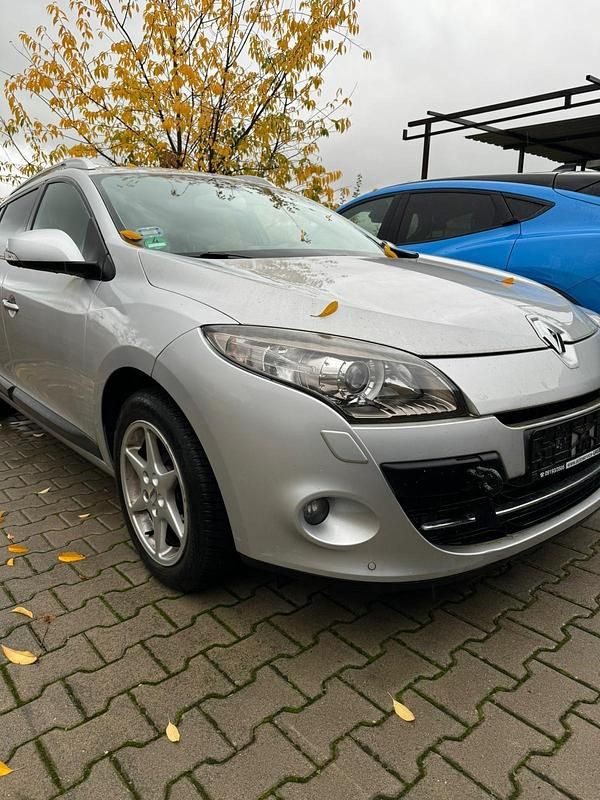 Silber Gebraucht 2010 Renault Mégane GrandTour Kombi | 2.250 € (Superpreis) - Bild 1/4