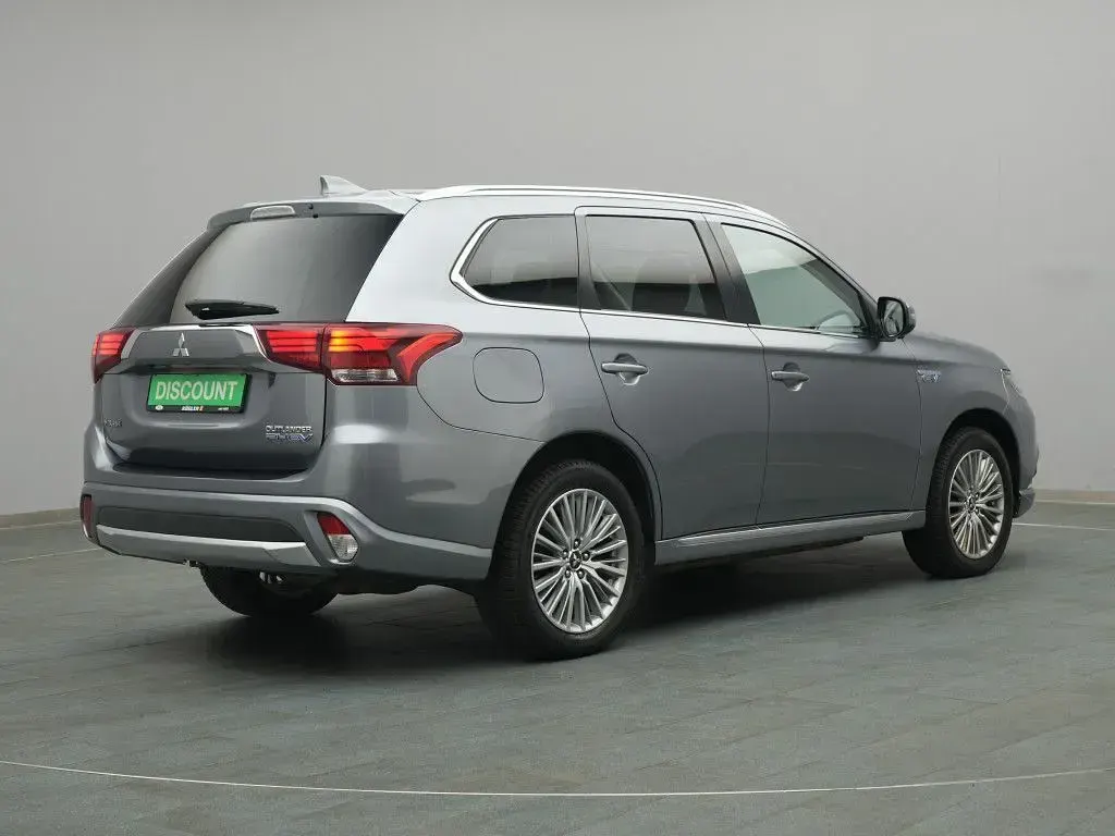 Gebraucht Mitsubishi Outlander P-HEV Plus 203 PS (149 kW) 2016 Platinum grau Limousine
