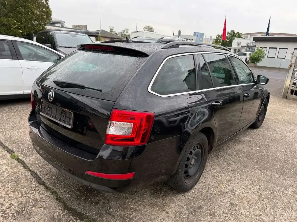 Gebraucht Skoda Octavia Style 150 PS (110 kW) 2017 Schwarzmagic perleffekt Kombi
