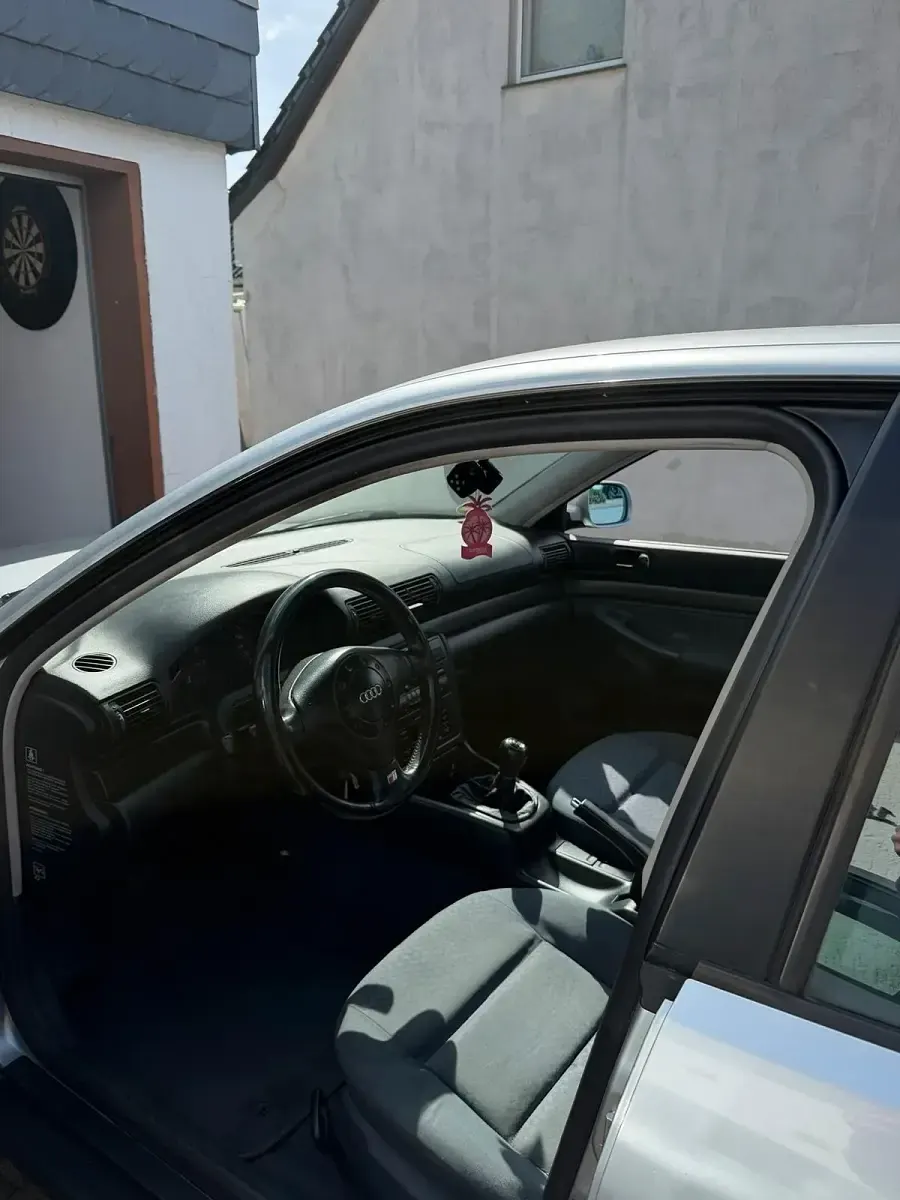 Gebraucht Audi A4 125 PS (91 kW) 1996 Silber Limousine