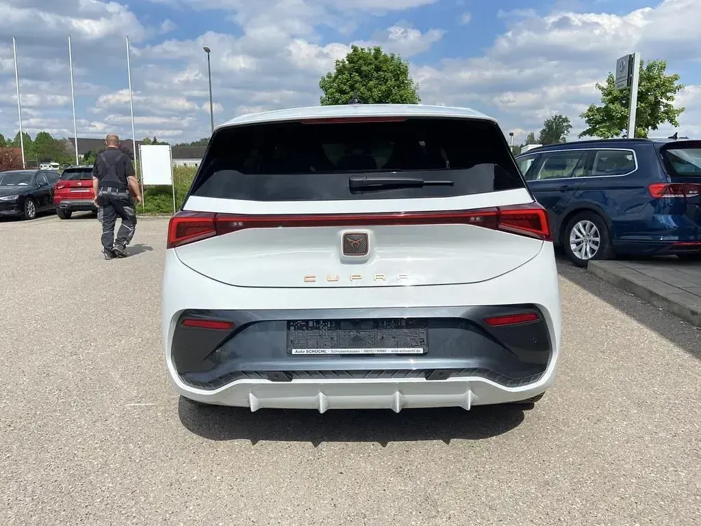 Używany Cupra Born e-Boost 169 kW (231 KM) 2025 Biały Hatchback