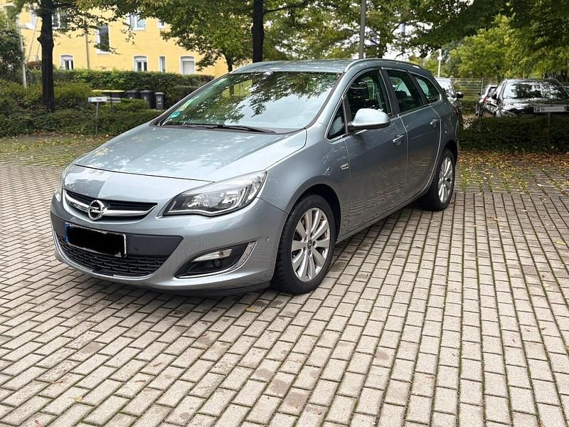 Grau Gebraucht 2014 Opel Astra Kombi | 2.700 € (Guter Preis) - Bild 1/4