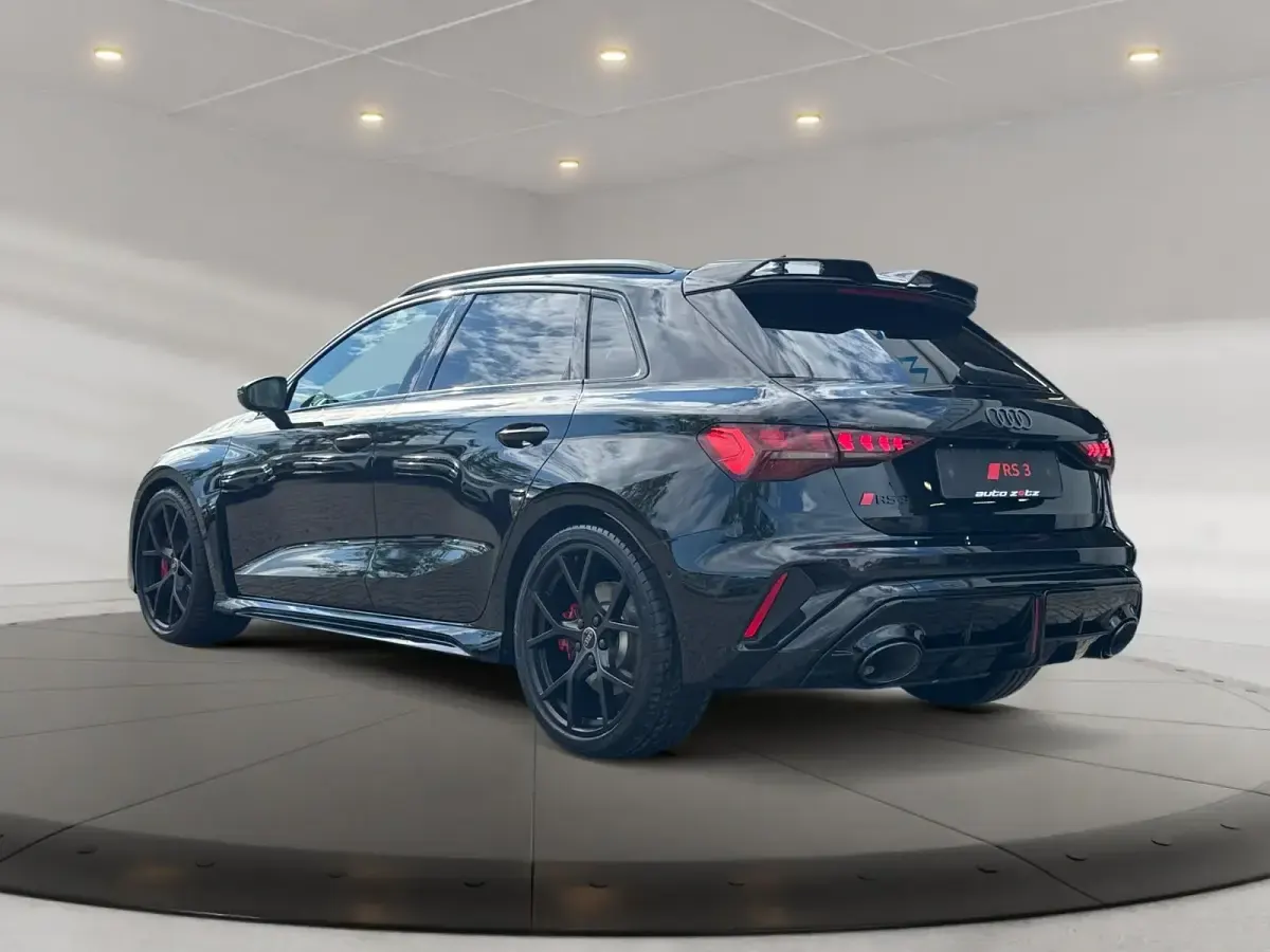 Neu Audi RS3 Comfort 400 PS (294 kW) 2025 Schwarz (mythosschwarz) Limousine