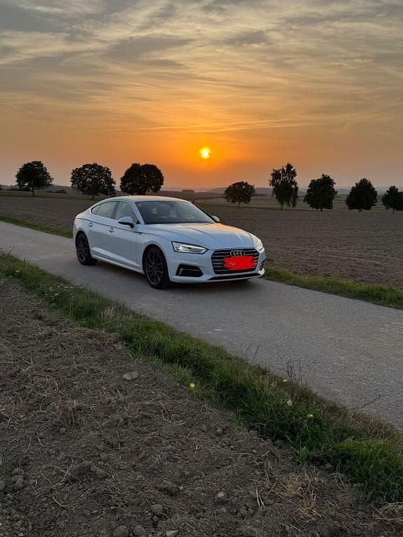 Weiß Gebraucht 2017 Audi A5 Sportback Kleinwagen | 19.000 € (Guter Preis) - Bild 1/4