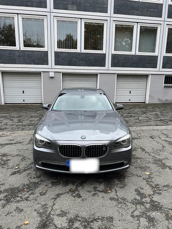 Second-hand BMW 730 245 CP (180 kW) 2009 Gri Berlinǎ