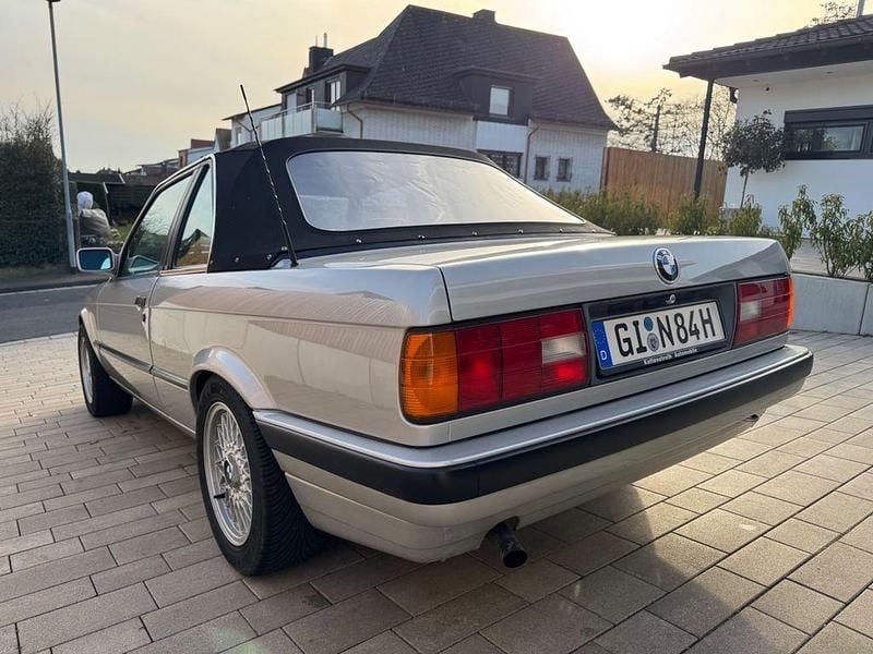 Gebraucht BMW 316 Basis 102 PS (75 kW) 1990 Grau Cabrio