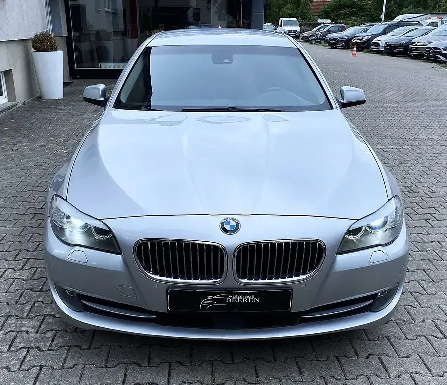 Gebraucht BMW 523 Sport Line 204 PS (150 kW) 2010 Silber Limousine