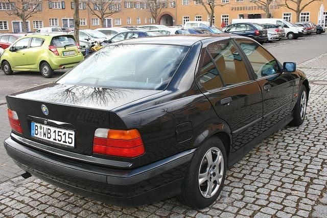 Gebraucht BMW 316 102 PS (75 kW) 1997 Schwarz Limousine