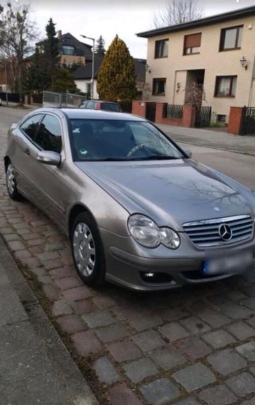 Andere außenfarben Gebraucht 2006 Mercedes C200 Coupé | 3.000 € (Guter Preis) - Bild 1/4