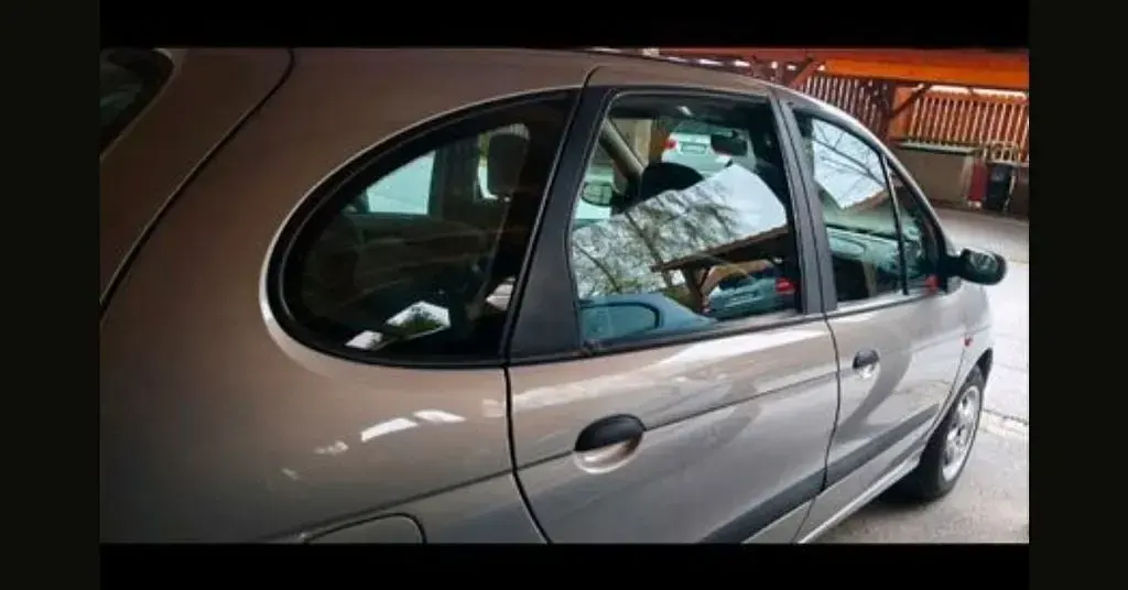 Używany Renault Scénic Expression 107 KM (78 kW) 2002 Srebrny Minivan