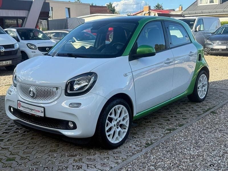 Weiß Gebraucht 2017 Smart ForFour Electric Drive Limousine | 8.490 € (Fairer Preis) - Bild 1/4