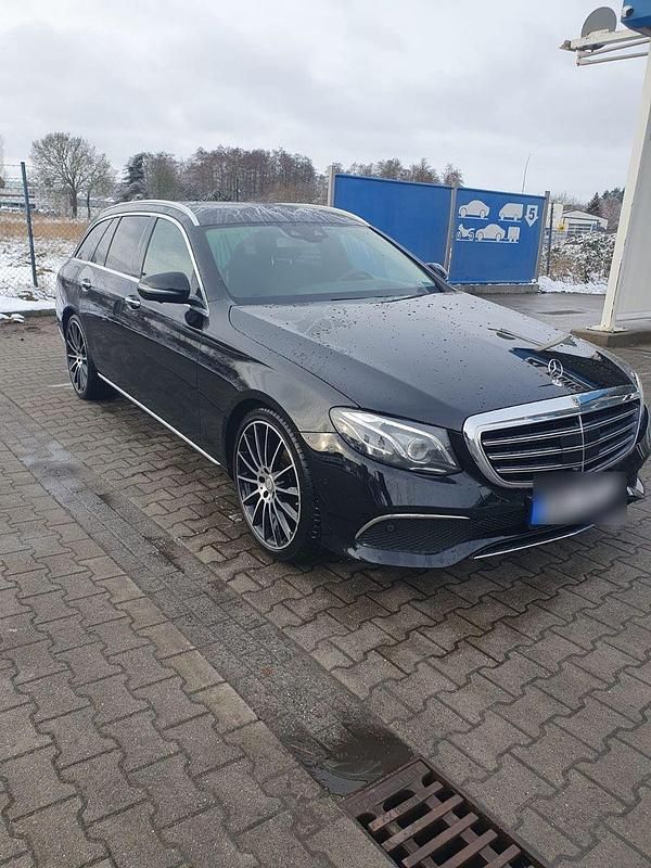 Gebraucht Mercedes E220 Exclusive 194 PS (142 kW) 2019 Schwarz Kombi