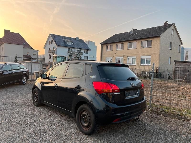 Gebraucht Kia Venga 128 PS (94 kW) 2012 Schwarz Kleinwagen