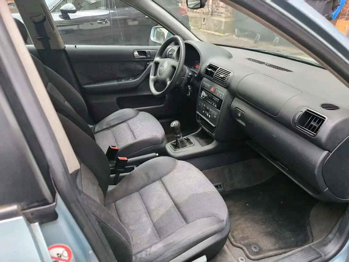 Second-hand Audi A3 101 CP (74 kW) 2003 Albastru Hatchback