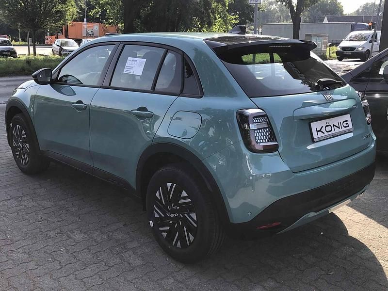 Gebraucht Fiat 600 146 PS (107 kW) 2025 Blau Limousine