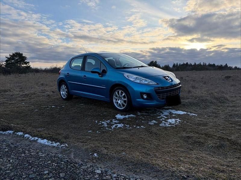 Gebraucht Peugeot 207 Forever 95 PS (69 kW) 2012 Blau Limousine