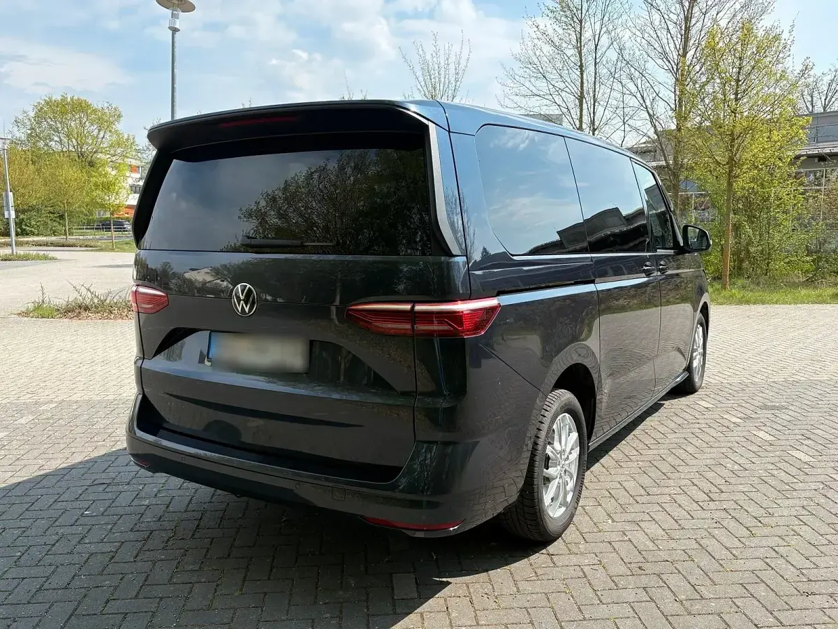 Gebraucht VW Multivan Life 204 PS (150 kW) 2024 Blau Van / Kleinbus