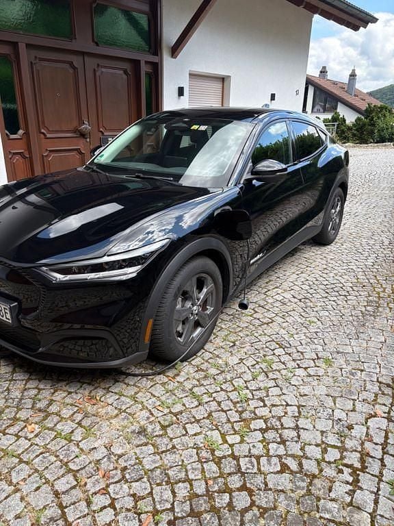 Schwarz Gebraucht 2022 Ford Mustang Mach-E SUV | 30.490 € (Superpreis) - Bild 1/1