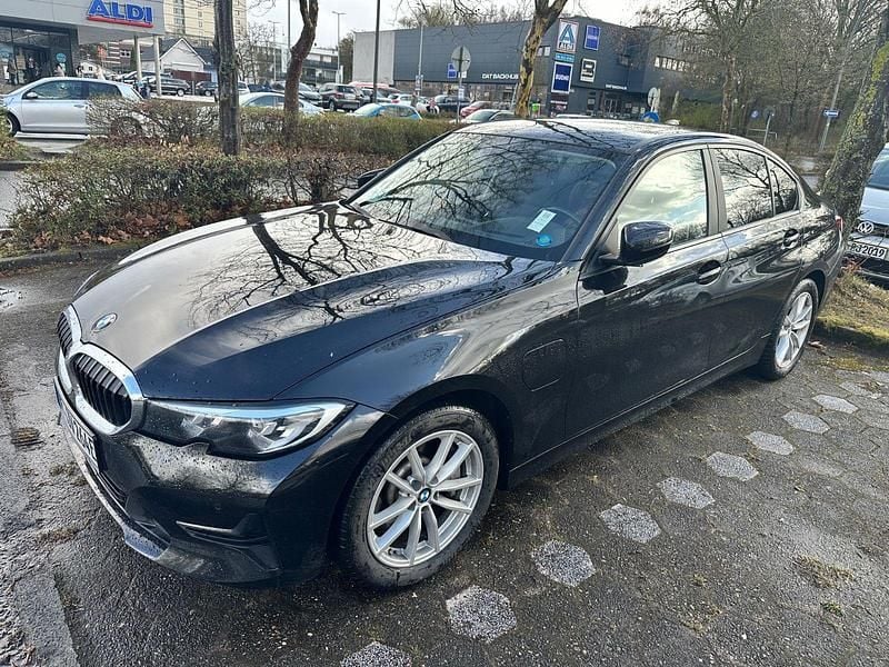 Gebraucht BMW 330e Advantage 292 PS (214 kW) 2019 Schwarz Limousine