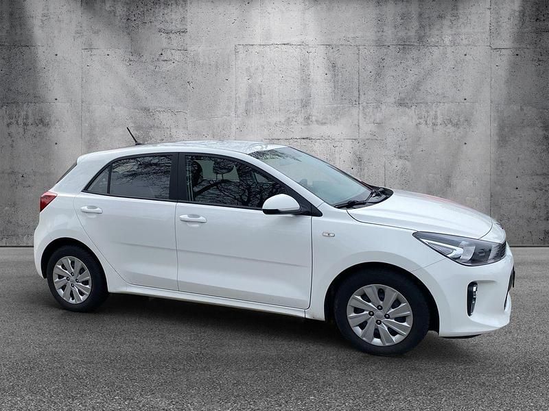 Second-hand Kia Rio 84 CP (61 kW) 2020 Alb Berlinǎ
