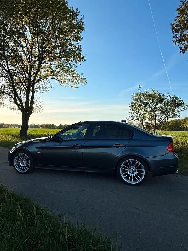 Gebraucht BMW 320 150 PS (110 kW) 2007 Grau Limousine