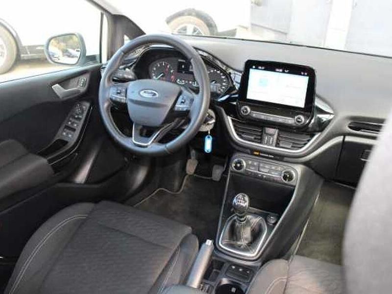 Gebraucht Ford Fiesta Titanium 125 PS (91 kW) 2022 Frostweiß Kleinwagen