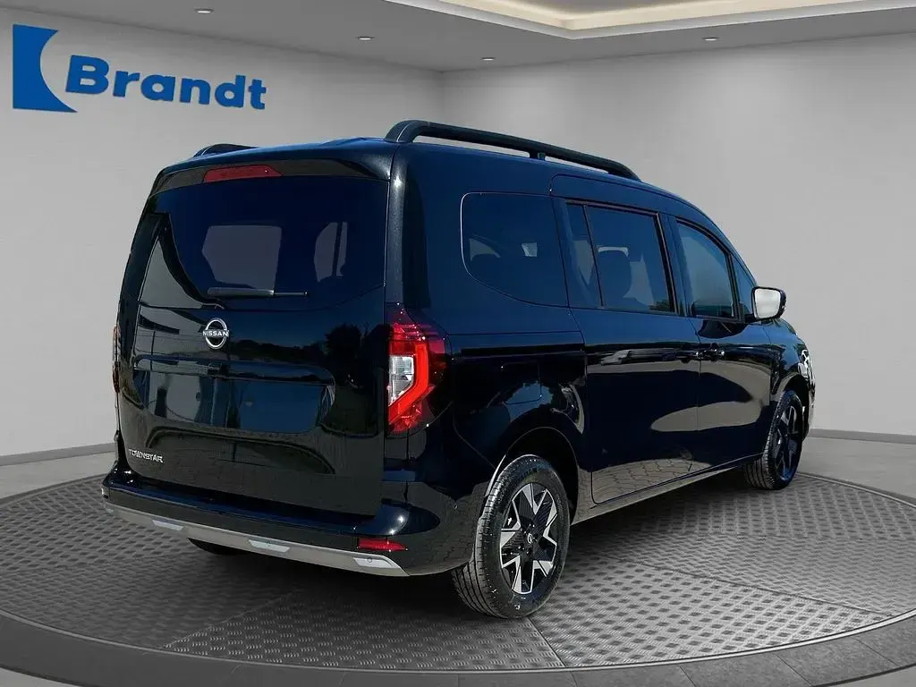 Neu Nissan Townstar Tekna 131 PS (96 kW) 2026 Schwarz Kombi