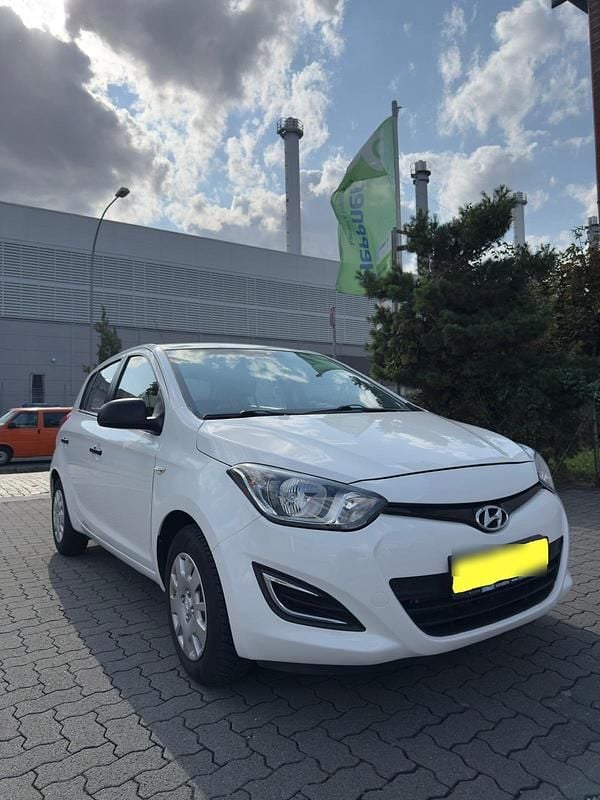 Weiß Gebraucht 2014 Hyundai i20 Kleinwagen | 4.950 € (Guter Preis) - Bild 1/4