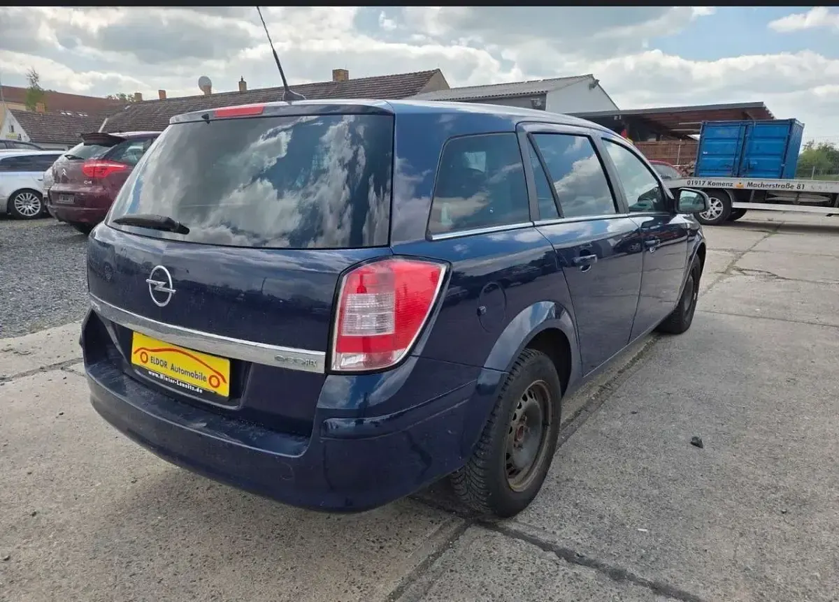 Gebraucht Opel Astra Edition 110 PS (80 kW) 2010 Royal blau (s2) Kombi