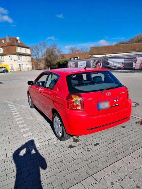 Używany Toyota Corolla 97 KM (71 kW) 2005 Czerwony Coupe