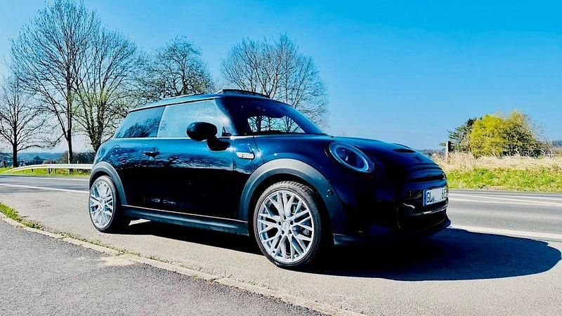Gebraucht Mini Cooper SE Classic 135 kW (184 PS) 2023 Blau Kleinwagen