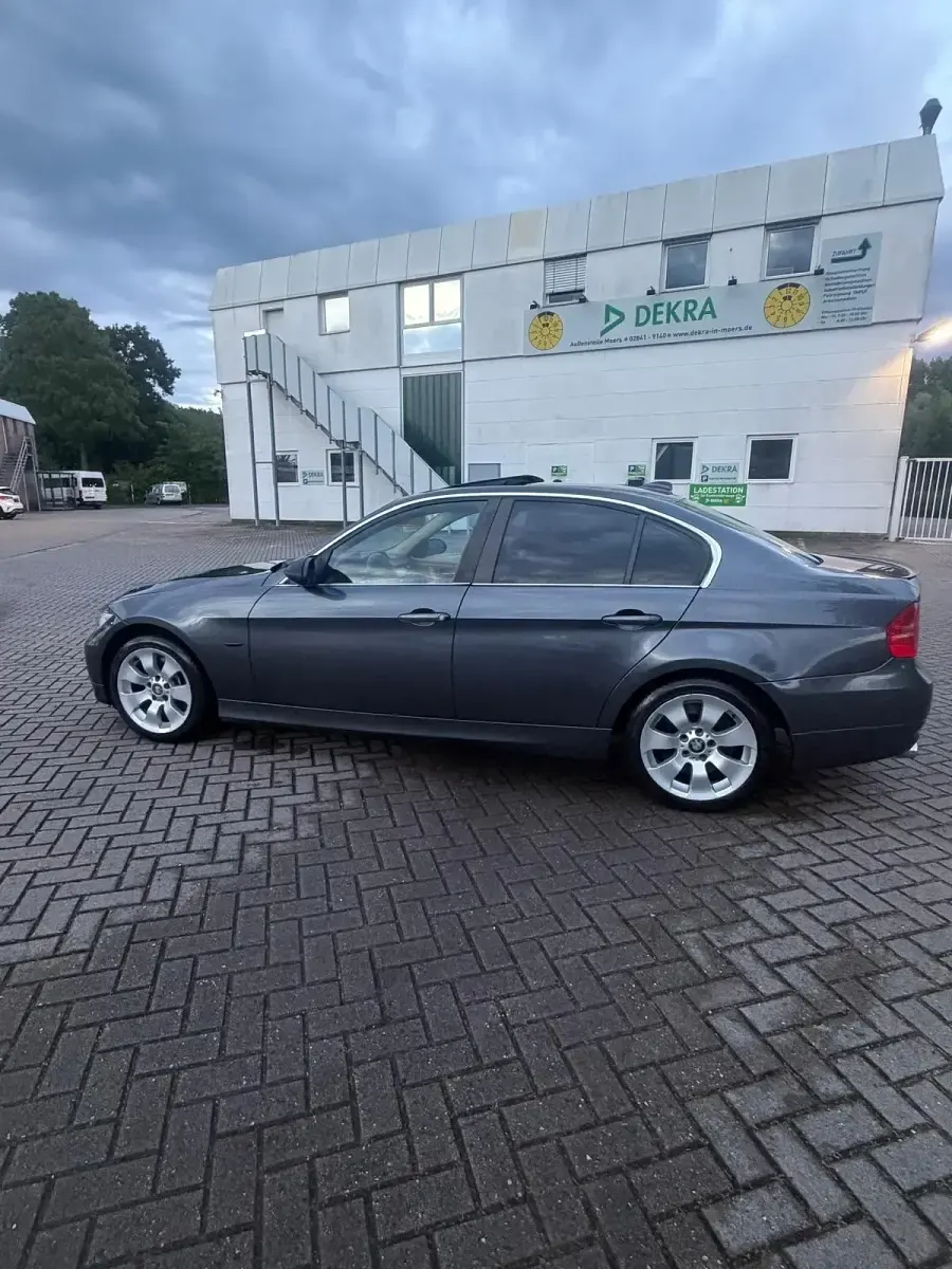 Gebraucht BMW 330 231 PS (169 kW) 2006 Grau Limousine