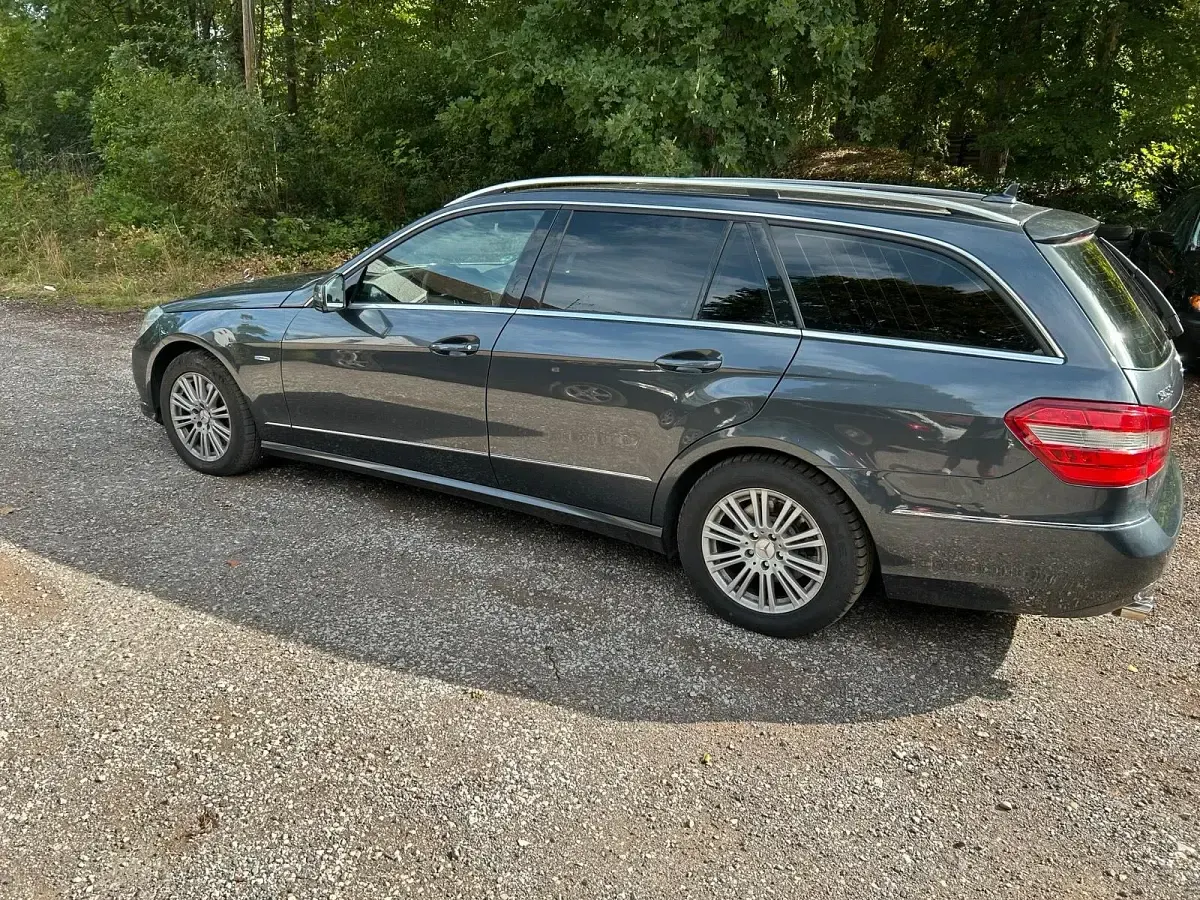 Gebraucht Mercedes E250 Elegance 204 PS (150 kW) 2010 Kombi