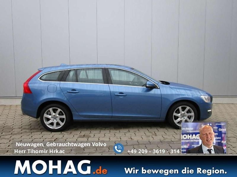 (713) power blaumetallic Gebraucht 2014 Volvo V60 Momentum Kombi | 19.990 € - Bild 1/4