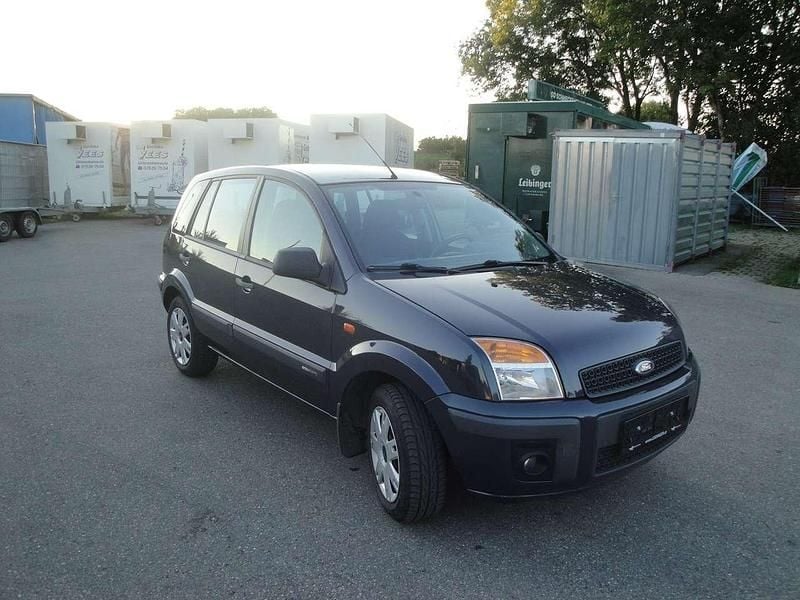 Grau Gebraucht 2011 Ford Fusion Kleinwagen | 2.200 € (Guter Preis) - Bild 1/4