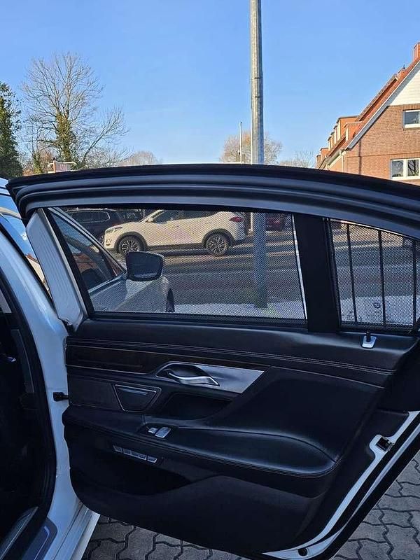 Gebraucht BMW 750L Exclusive 449 PS (330 kW) 2016 Weiß Limousine