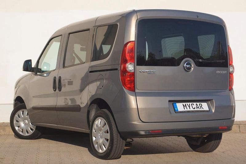 Gebraucht Opel Combo Edition 105 PS (77 kW) 2012 Grau Van / Kleinbus