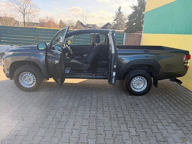 Gebraucht Mitsubishi L200 Basis 150 PS (110 kW) 2022 Grau Pickup