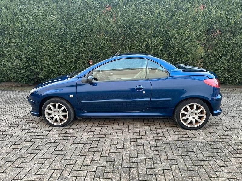 Gebraucht Peugeot 206 CC Platinum 109 PS (80 kW) 2005 Blau Cabrio