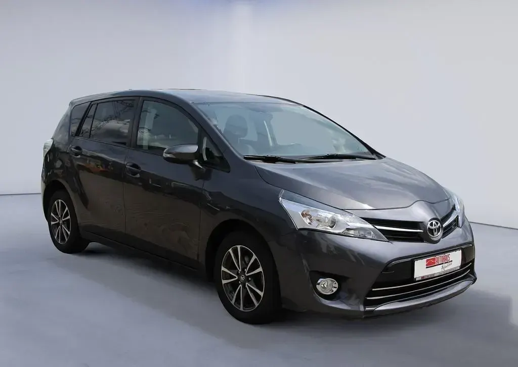 Gebraucht Toyota Verso Skyview Edition 111 PS (81 kW) 2015 Grau Van / Kleinbus
