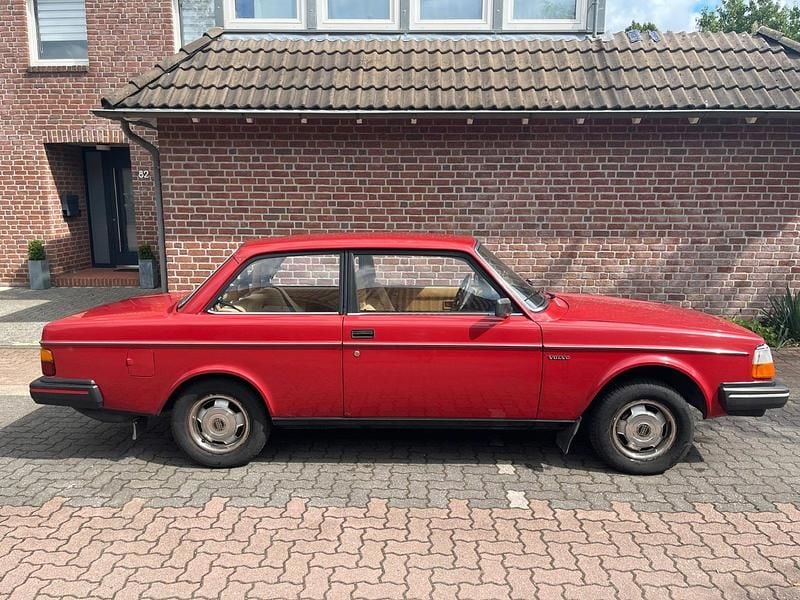 Gebraucht Volvo 240 100 PS (73 kW) 1982 Rot Limousine