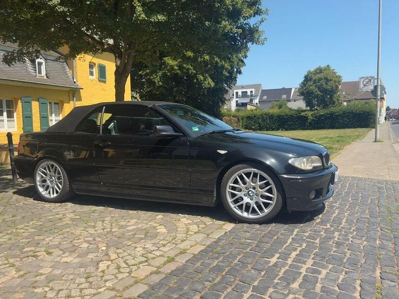 Gebraucht BMW 320 Cabriolet Sport Line 170 PS (125 kW) 2005 Schwarz Cabrio
